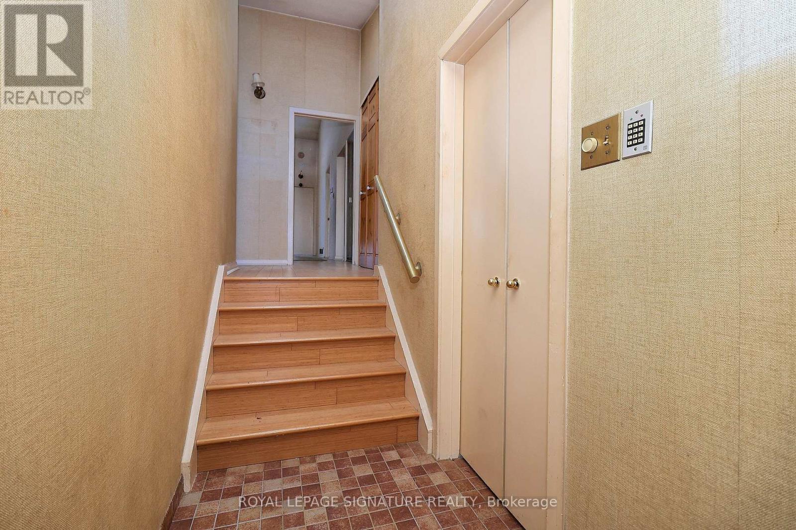 155 Three Valleys Drive, Toronto (Parkwoods-Donalda), Ontario  M3A 3C1 - Photo 3 - C12895530