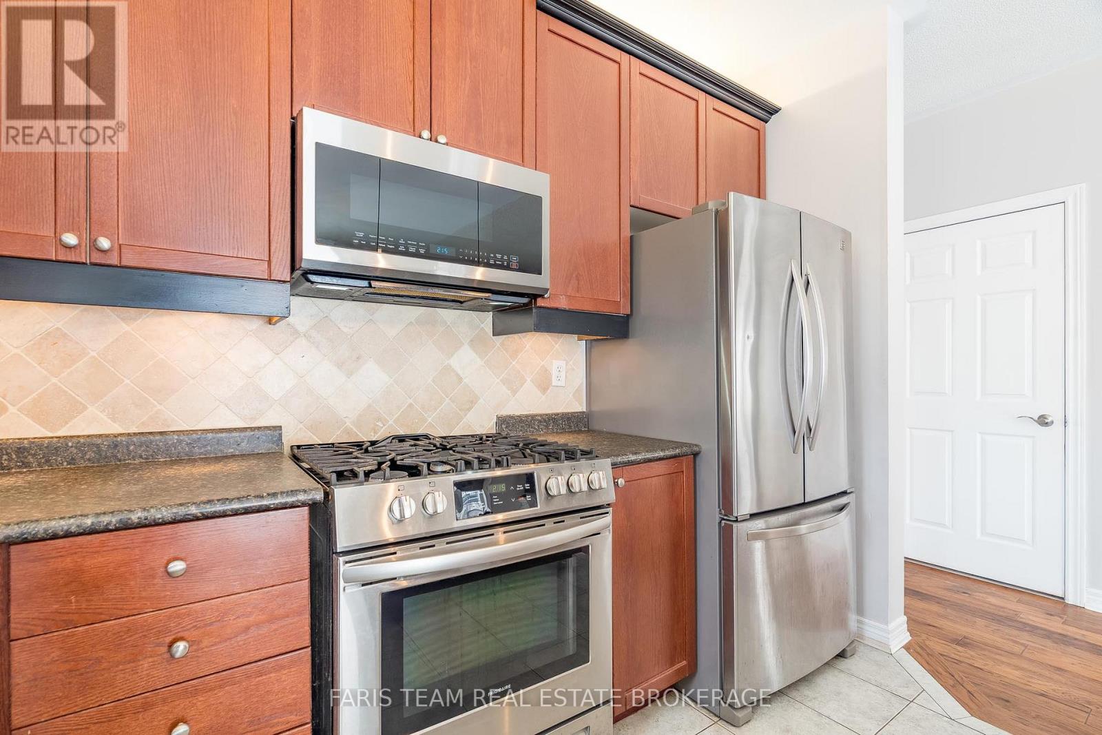 2 Thrushwood Drive, Barrie, Ontario  L4N 0Z1 - Photo 10 - S12898498