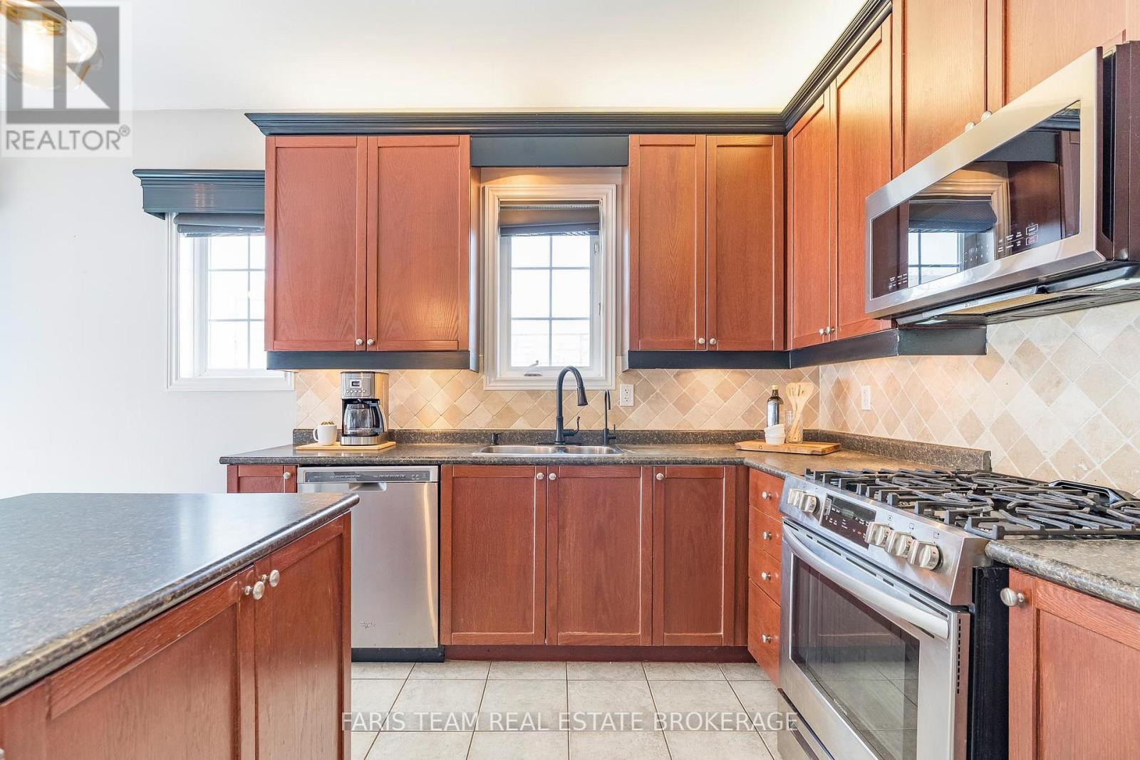 2 Thrushwood Drive, Barrie, Ontario  L4N 0Z1 - Photo 11 - S12898498