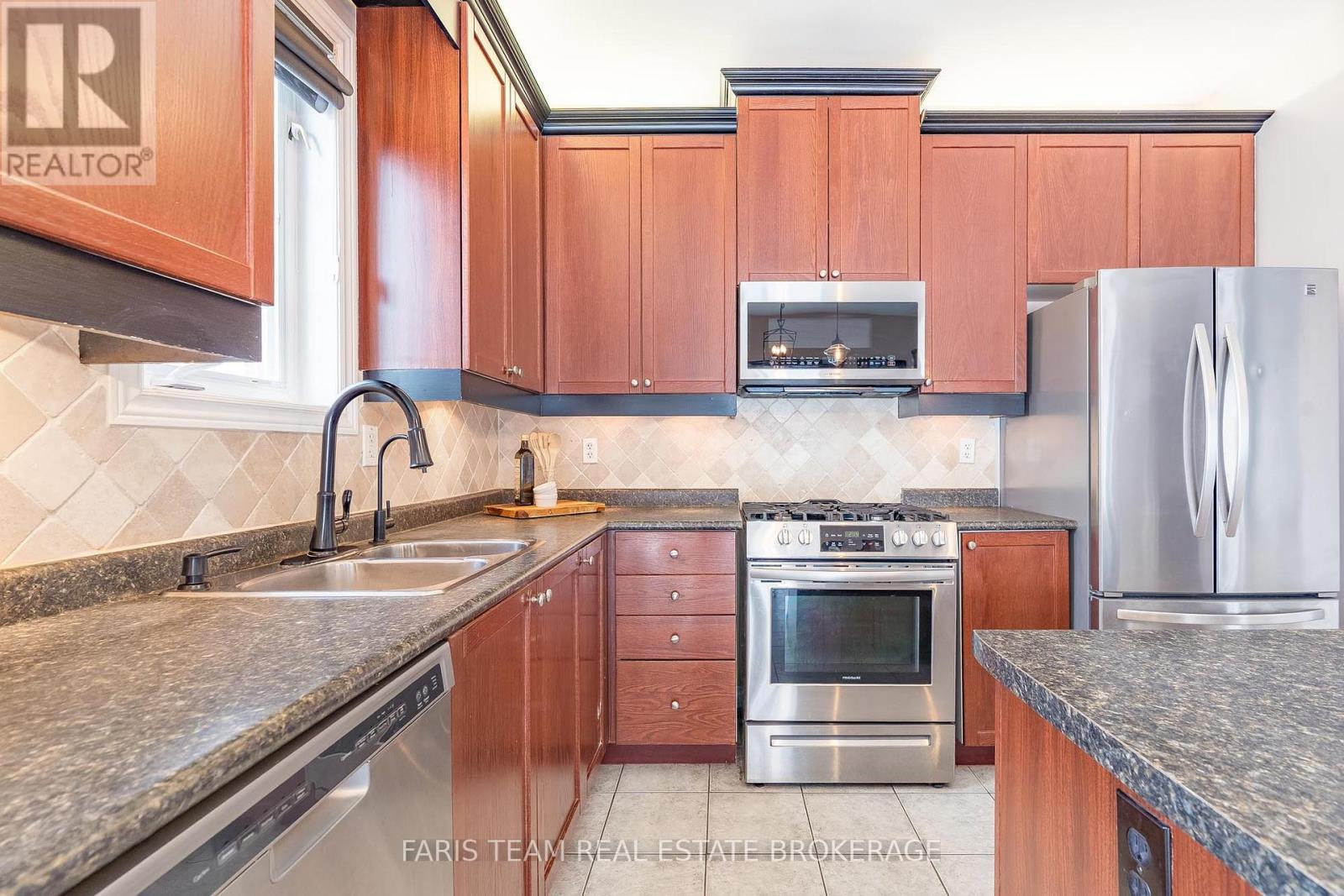 2 Thrushwood Drive, Barrie, Ontario  L4N 0Z1 - Photo 9 - S12898498