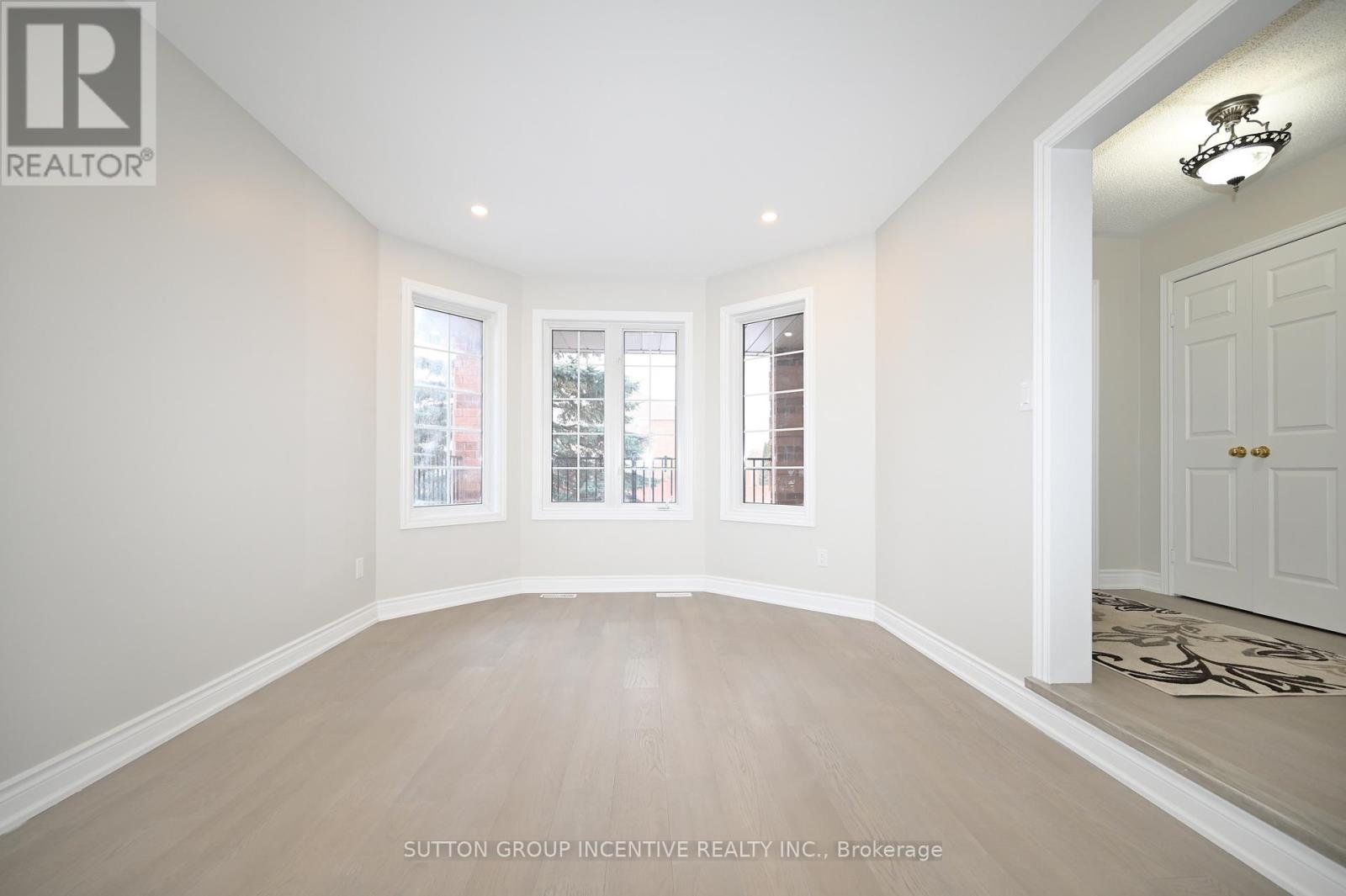 109 Esther Drive, Barrie, Ontario  L4N 0V8 - Photo 2 - S12898522