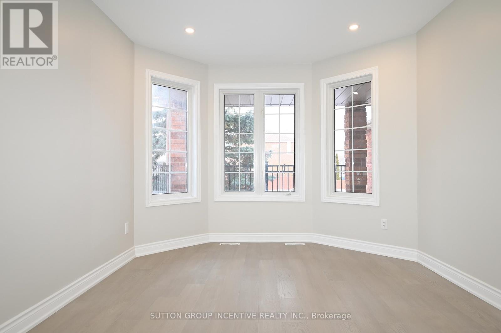 109 Esther Drive, Barrie, Ontario  L4N 0V8 - Photo 3 - S12898522