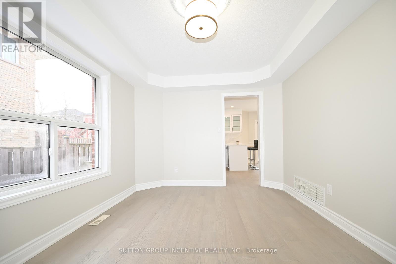 109 Esther Drive, Barrie, Ontario  L4N 0V8 - Photo 4 - S12898522