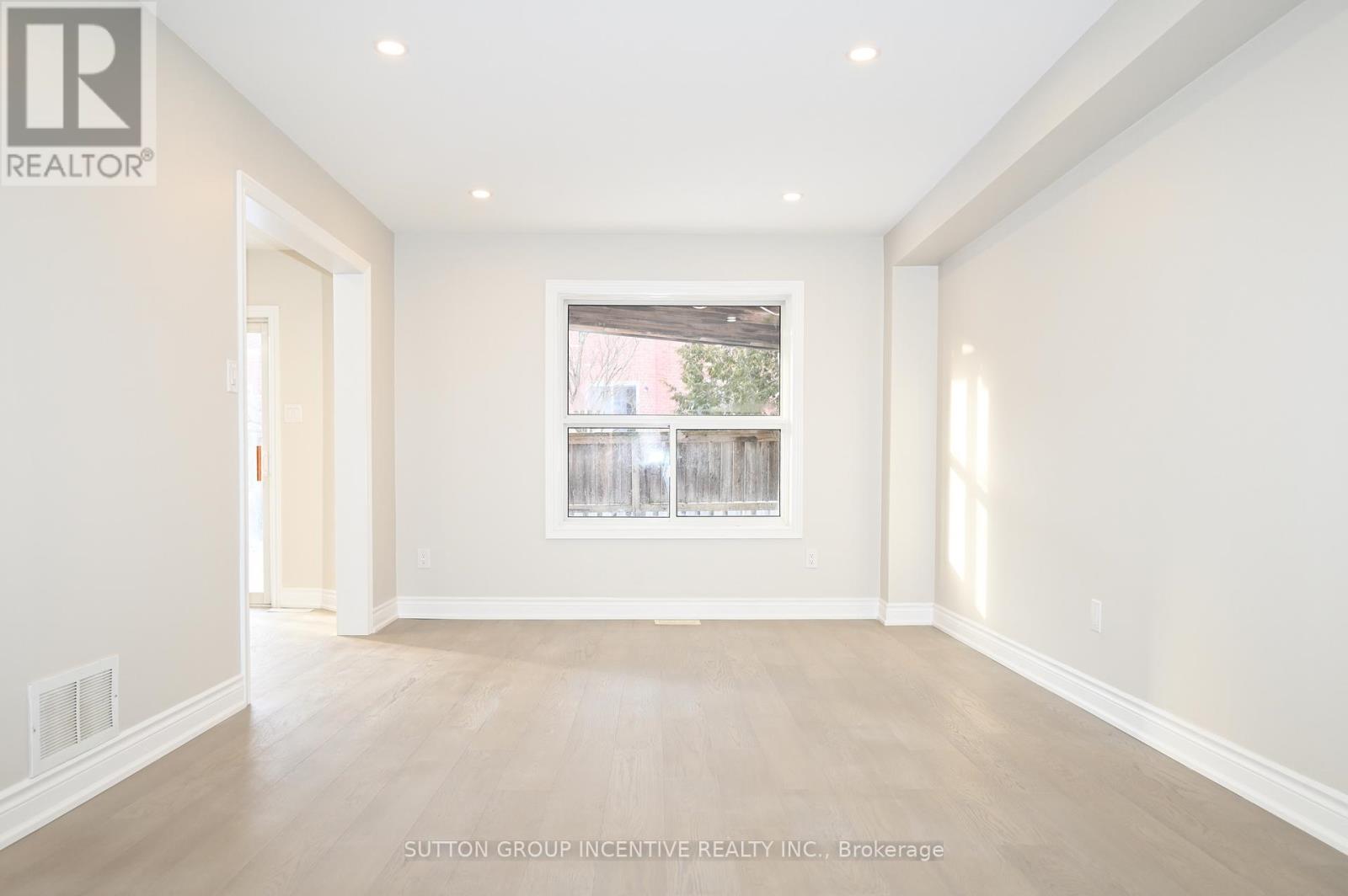 109 Esther Drive, Barrie, Ontario  L4N 0V8 - Photo 5 - S12898522