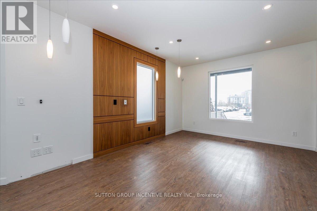 18 Worsley Street, Barrie (City Centre), Ontario  L4M 1L4 - Photo 10 - S12898534