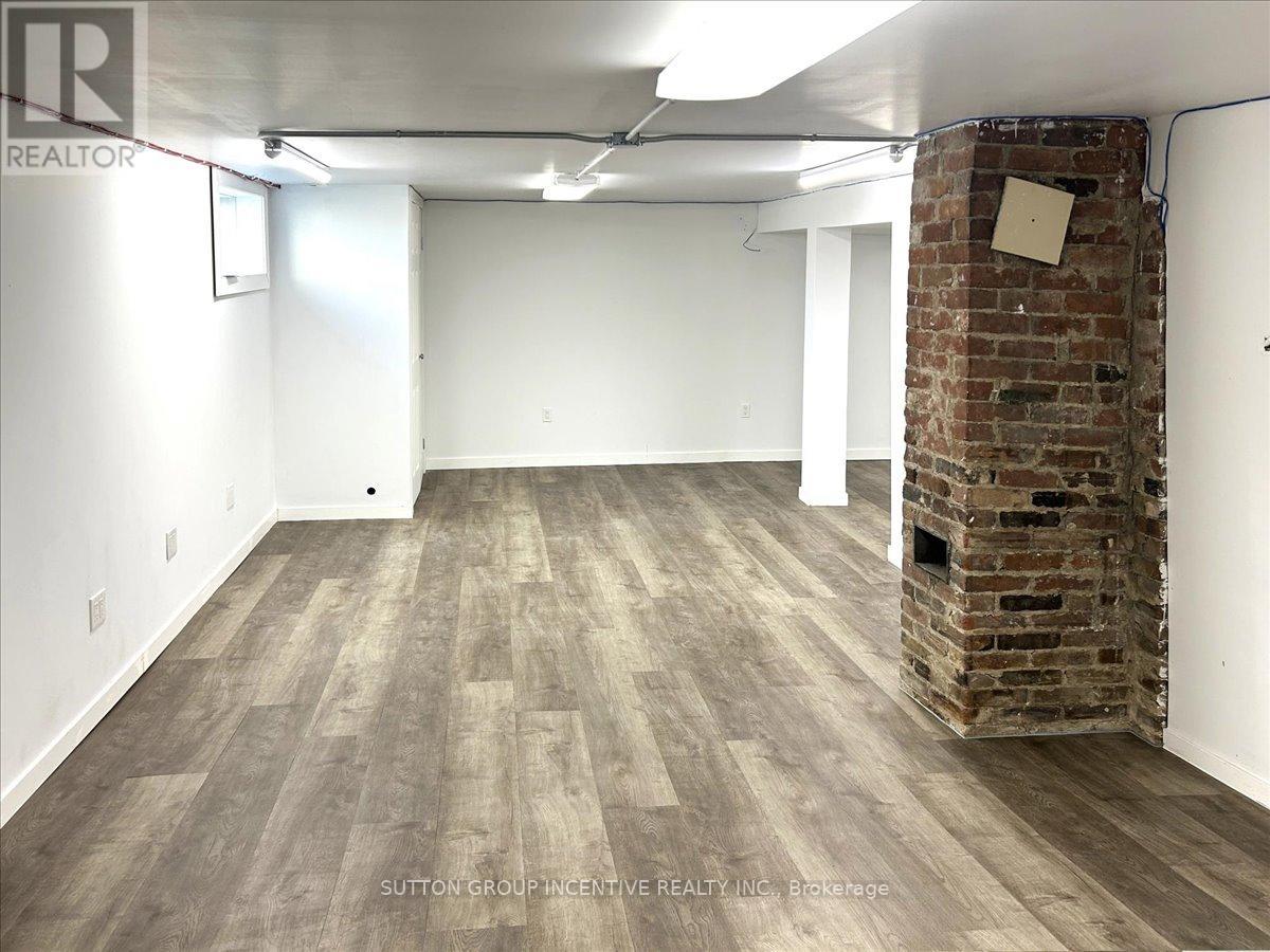 18 Worsley Street, Barrie (City Centre), Ontario  L4M 1L4 - Photo 13 - S12898534