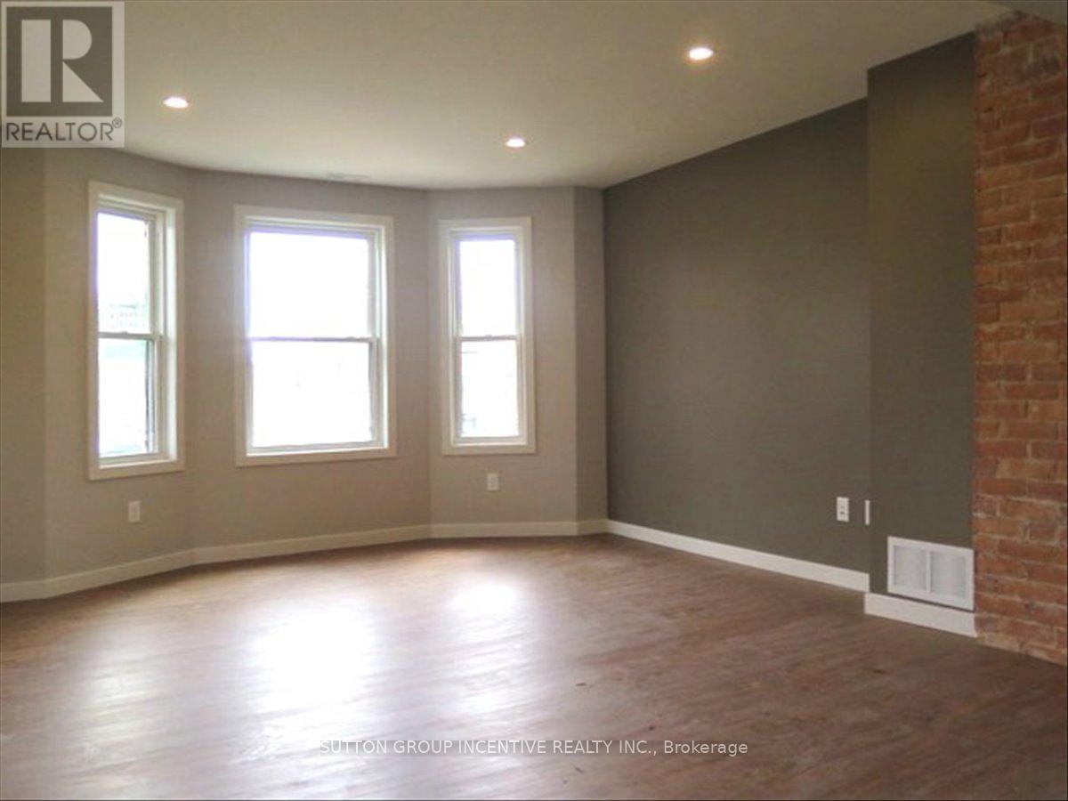 18 Worsley Street, Barrie (City Centre), Ontario  L4M 1L4 - Photo 14 - S12898534