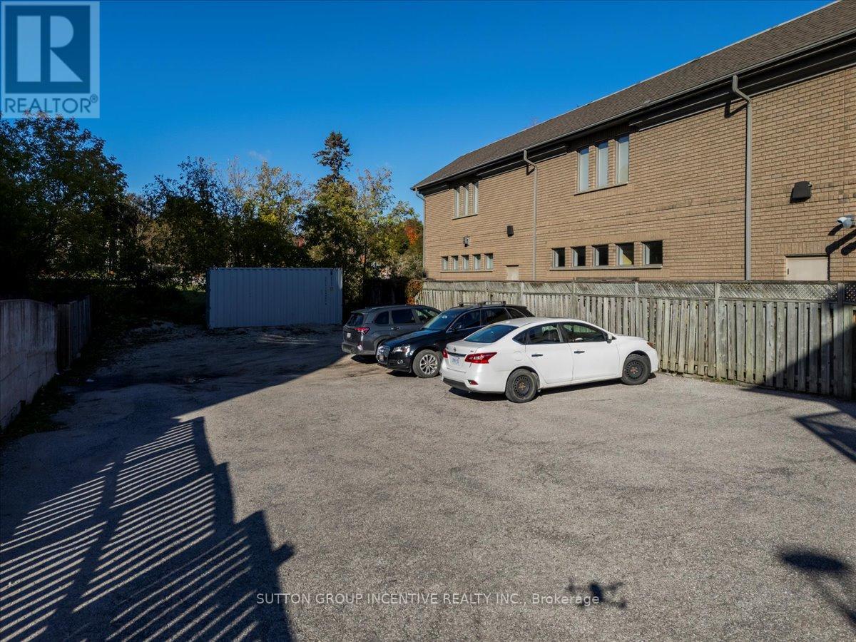 18 Worsley Street, Barrie (City Centre), Ontario  L4M 1L4 - Photo 19 - S12898534