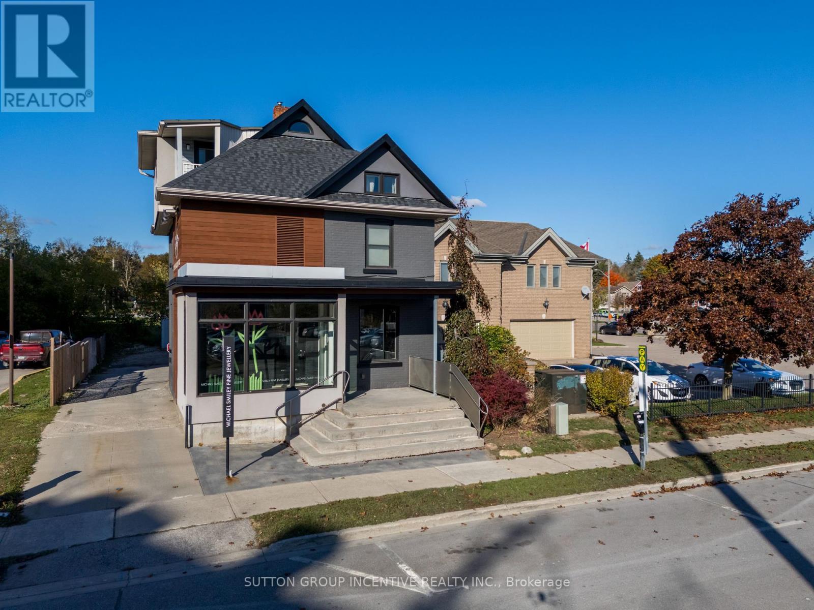 18 Worsley Street, Barrie (City Centre), Ontario  L4M 1L4 - Photo 2 - S12898534