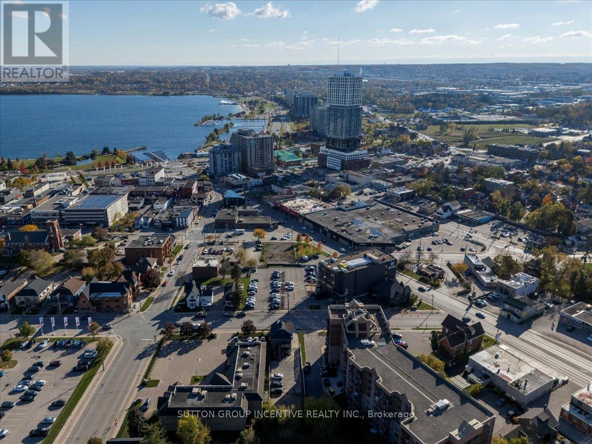 18 Worsley Street, Barrie (City Centre), Ontario  L4M 1L4 - Photo 21 - S12898534