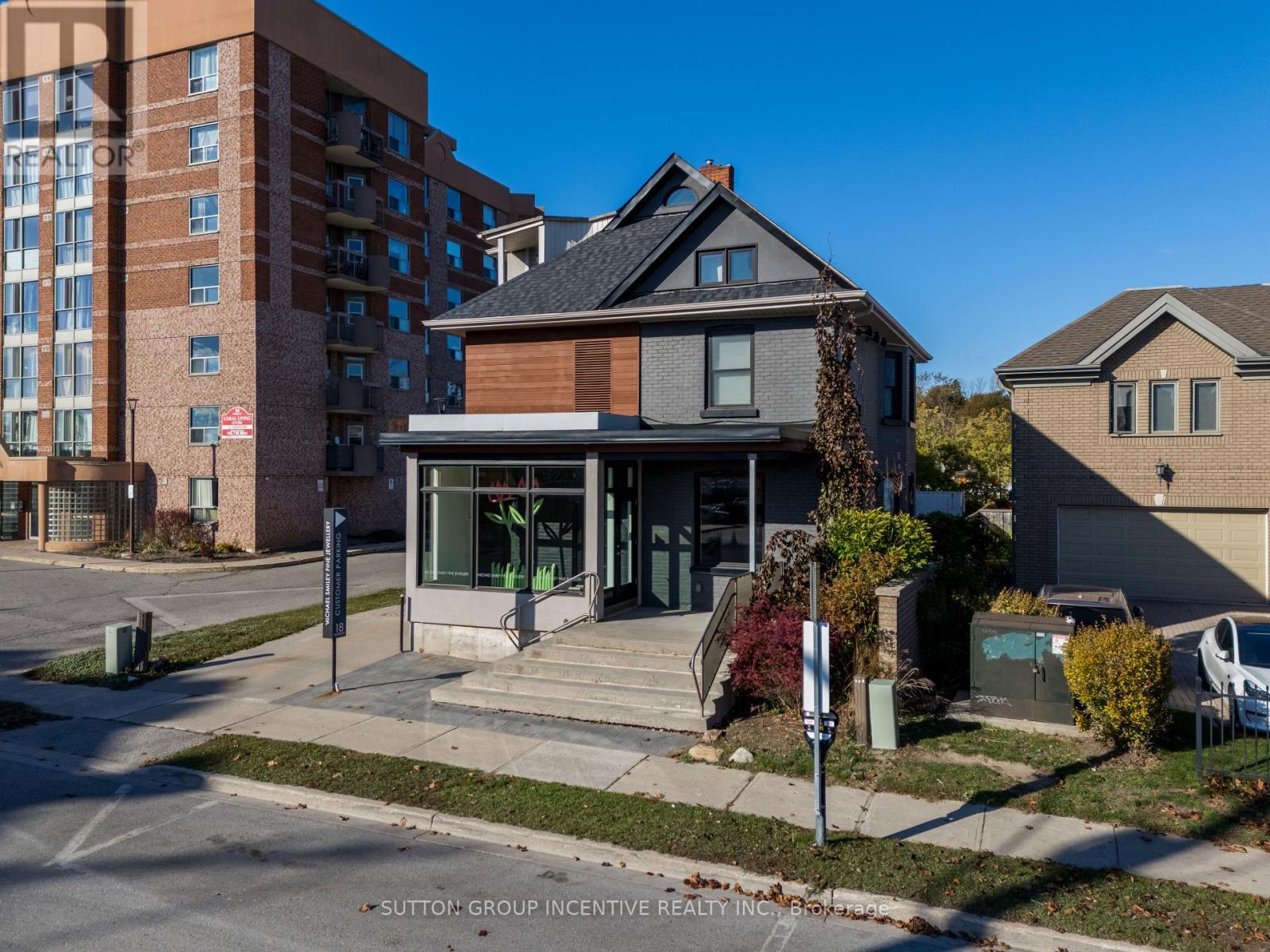 18 Worsley Street, Barrie (City Centre), Ontario  L4M 1L4 - Photo 3 - S12898534
