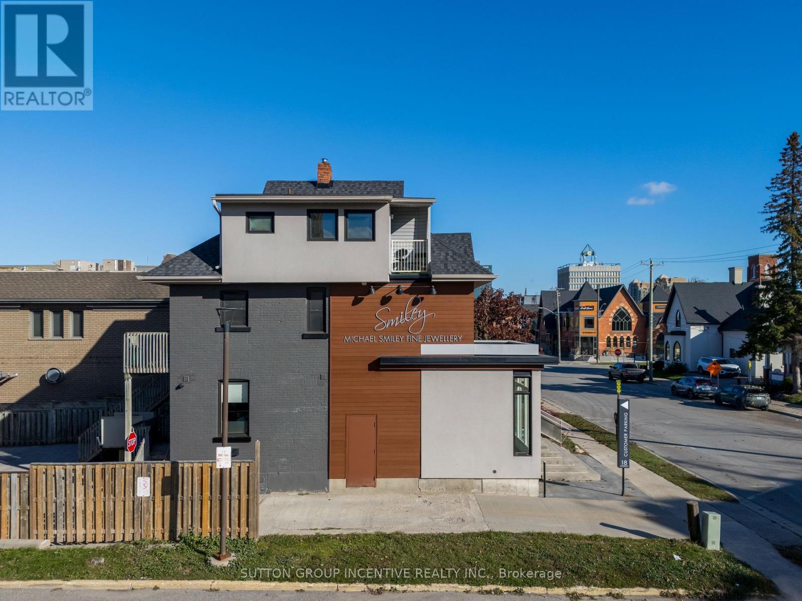 18 Worsley Street, Barrie (City Centre), Ontario  L4M 1L4 - Photo 4 - S12898534