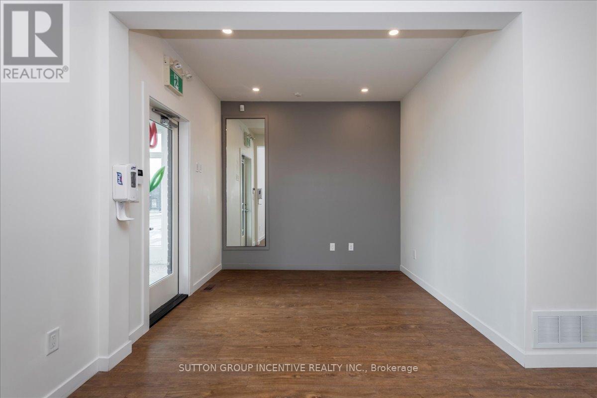 18 Worsley Street, Barrie (City Centre), Ontario  L4M 1L4 - Photo 6 - S12898534