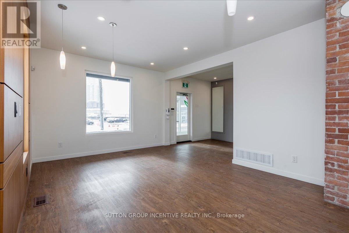 18 Worsley Street, Barrie (City Centre), Ontario  L4M 1L4 - Photo 8 - S12898534