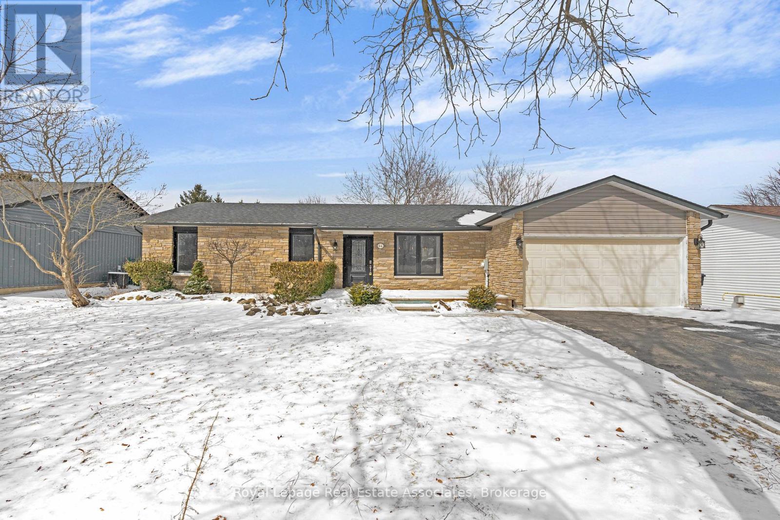 44 Mcclellan Road, Caledon, Ontario  L7K 0C8 - Photo 2 - W12897612