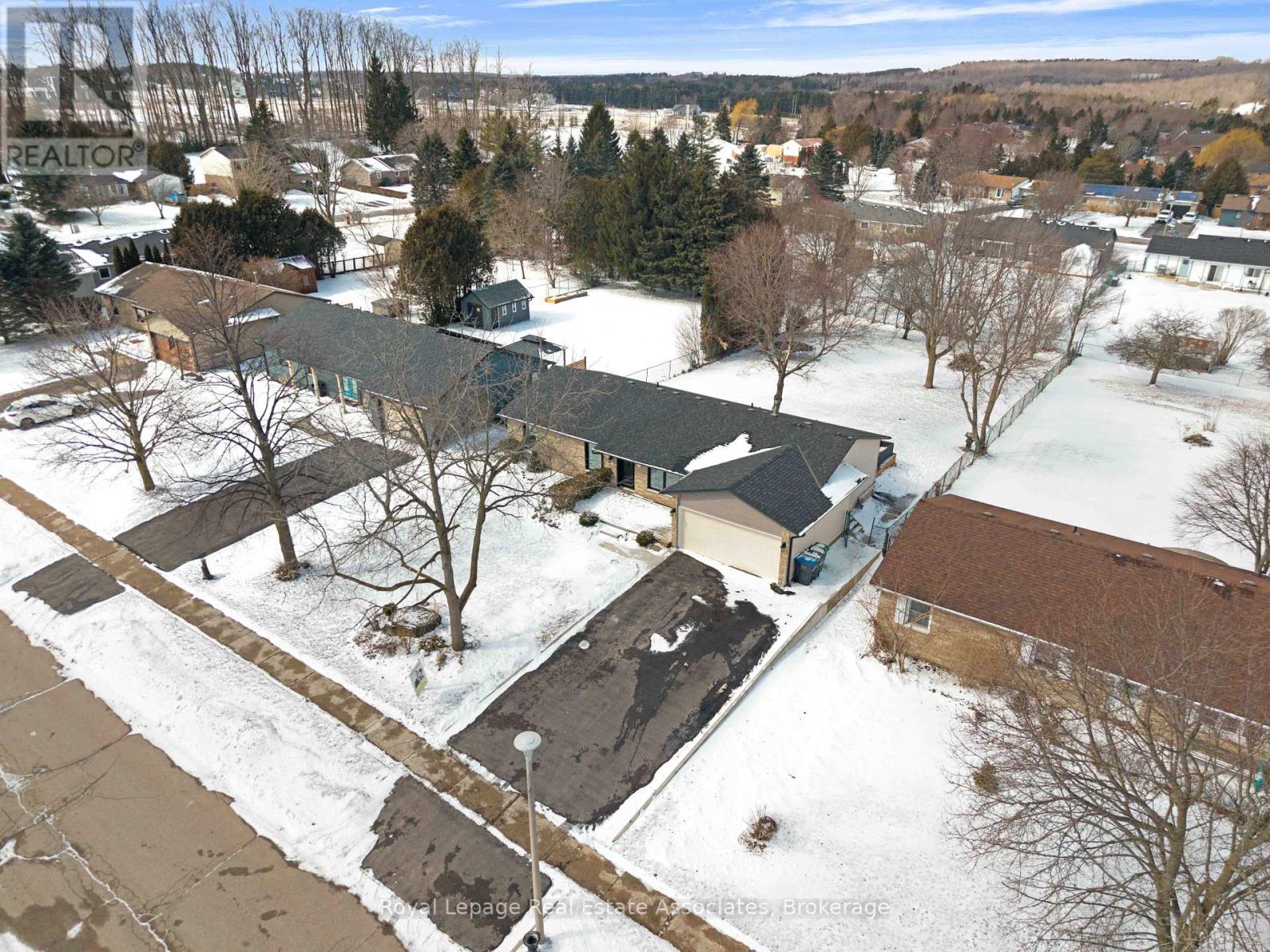 44 Mcclellan Road, Caledon, Ontario  L7K 0C8 - Photo 4 - W12897612