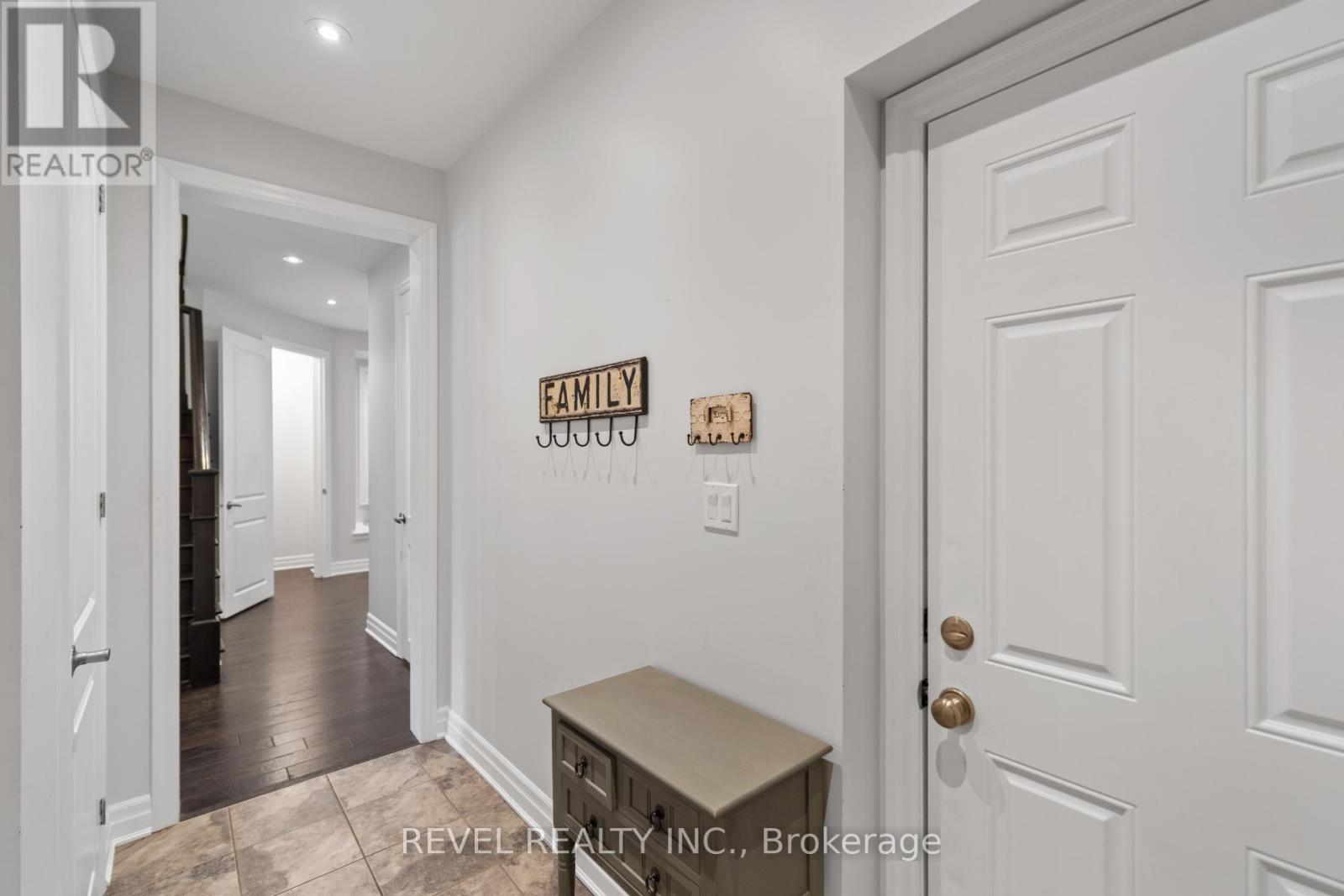 1550 Tough Gate, Milton, Ontario  L9T 8Y7 - Photo 3 - W12898450