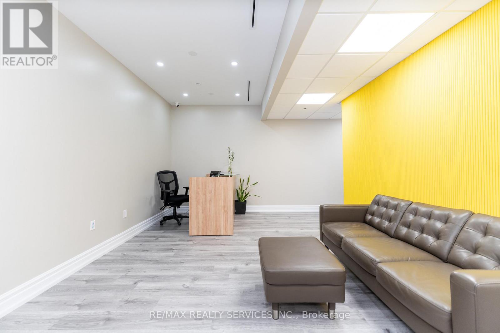 214 - 2 Automatic Road, Brampton, Ontario  L6S 6K8 - Photo 2 - W12898474