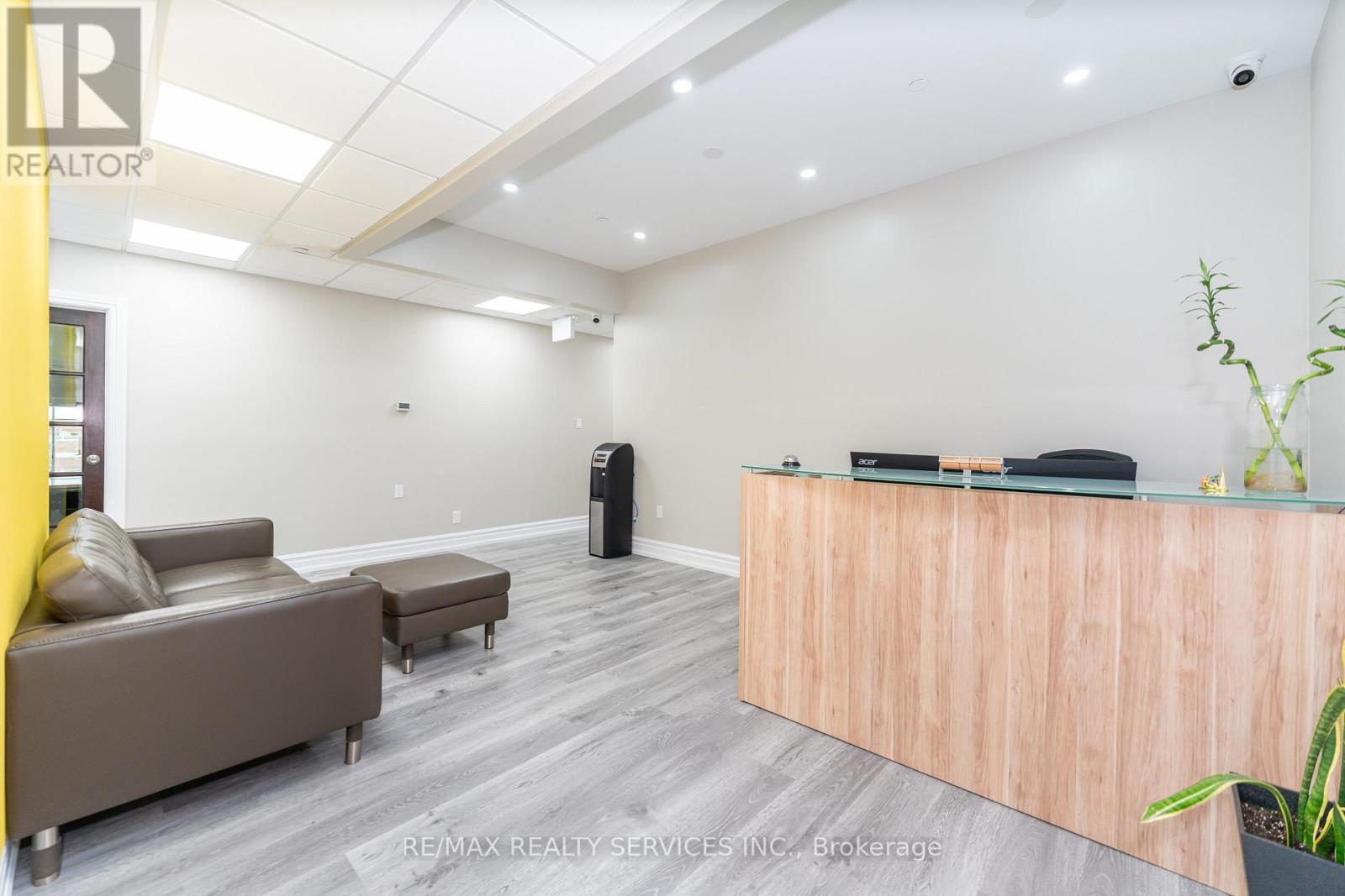 214 - 2 Automatic Road, Brampton, Ontario  L6S 6K8 - Photo 3 - W12898474