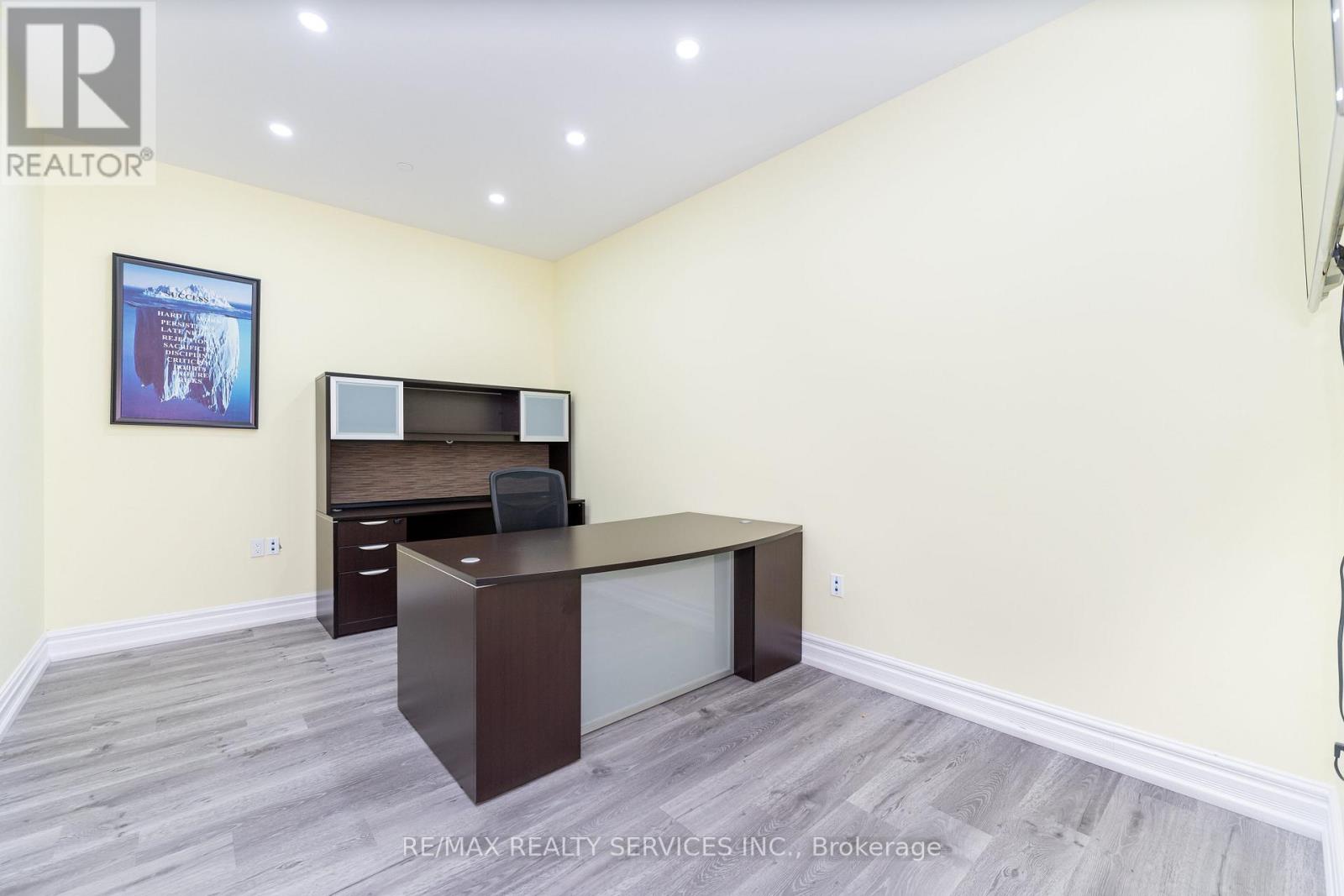 214 - 2 Automatic Road, Brampton, Ontario  L6S 6K8 - Photo 9 - W12898474