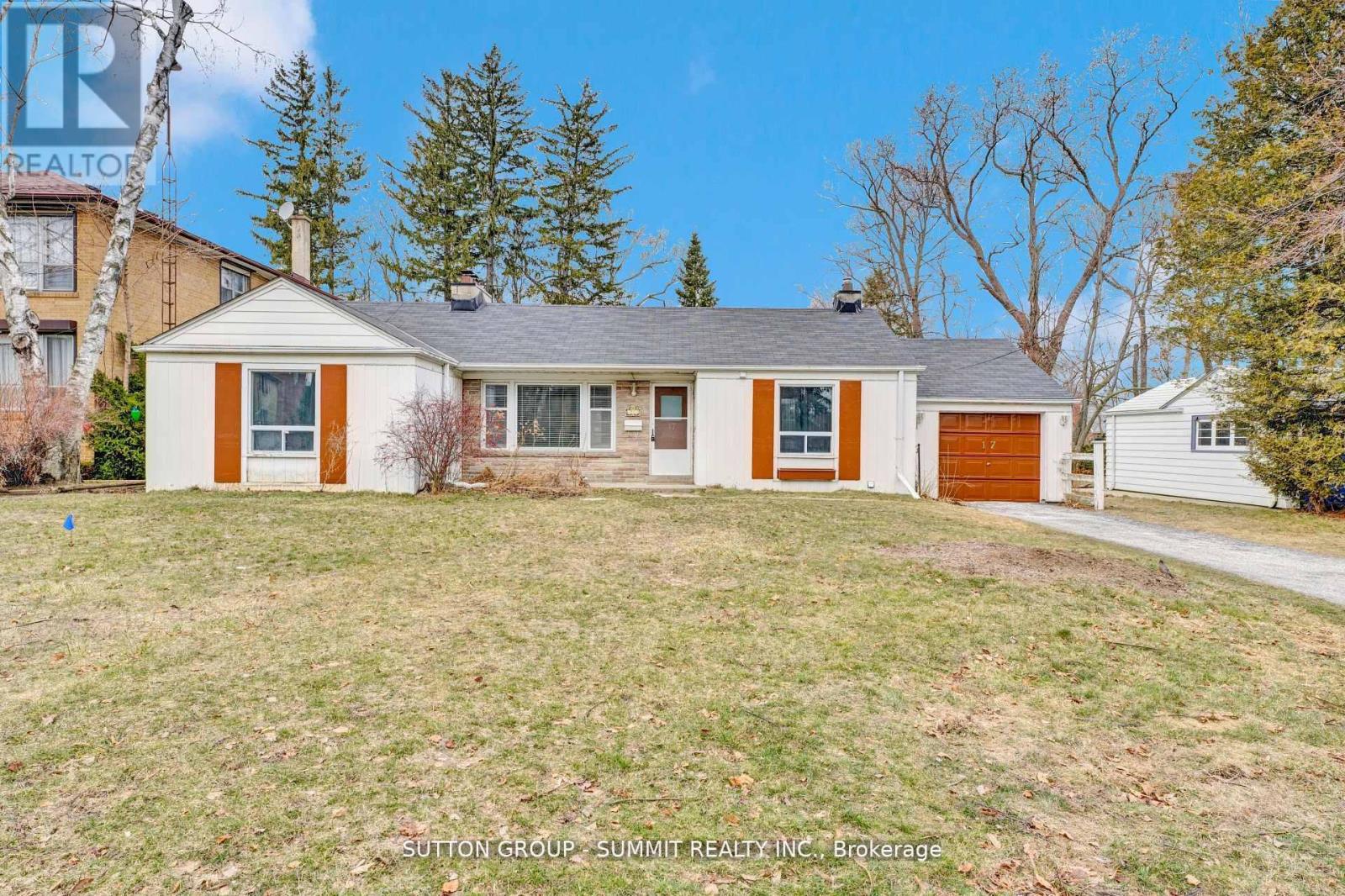 17 Ben Machree Drive, Mississauga, Ontario  L5H 2S2 - Photo 3 - W12898540