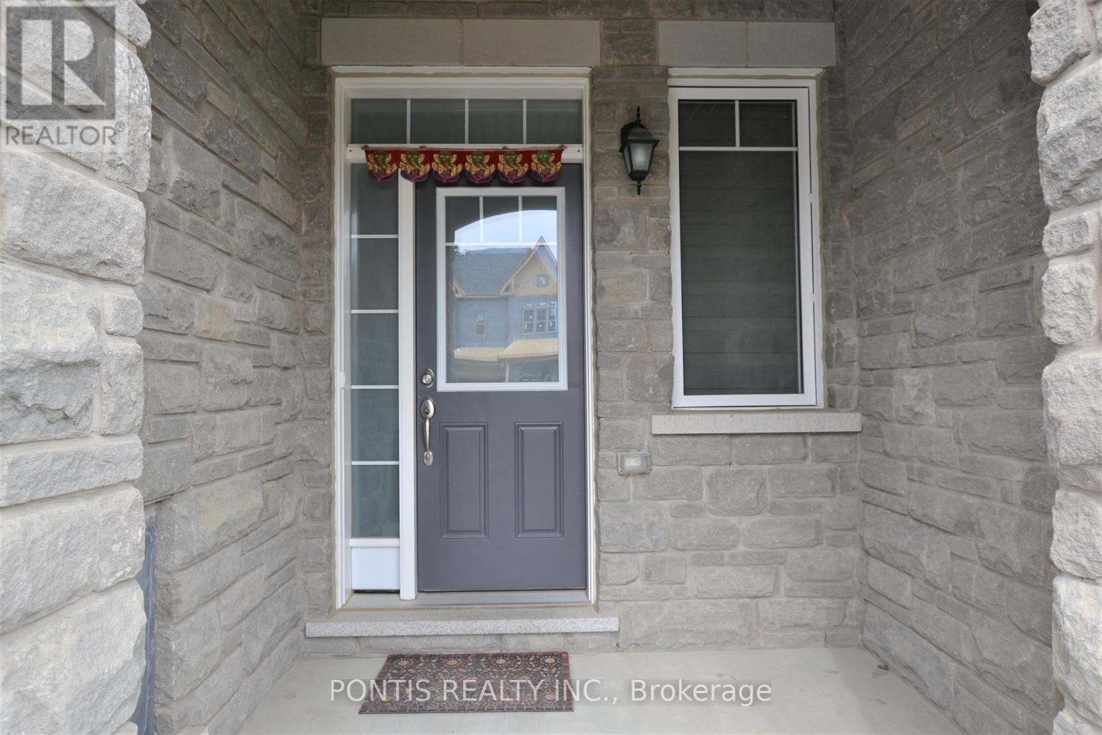 47 Phyllis Drive, Caledon, Ontario  L7C 2E9 - Photo 2 - W12898544