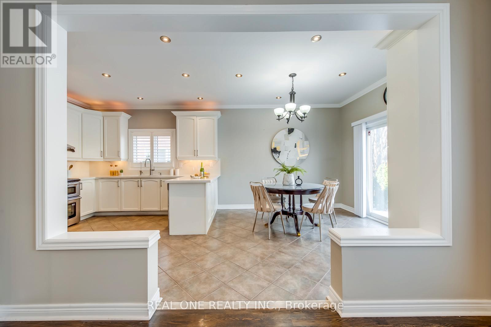 2511 Felhaber Crescent, Oakville, Ontario  L6H 7R8 - Photo 10 - W12898550