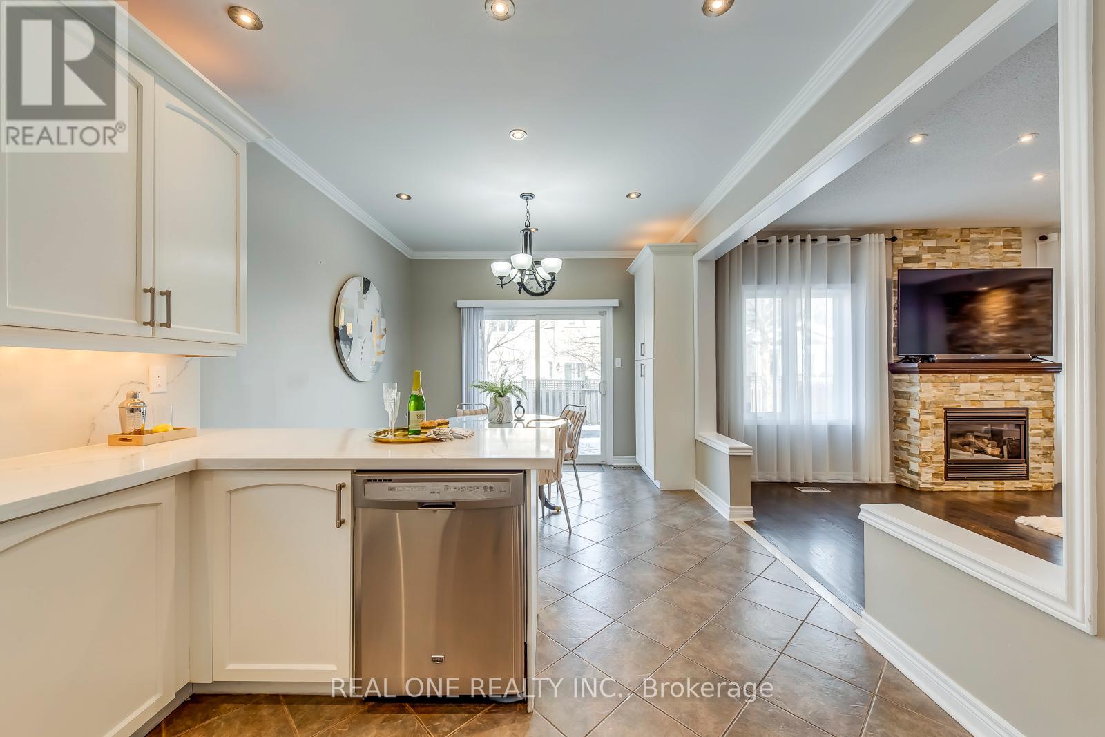 2511 Felhaber Crescent, Oakville, Ontario  L6H 7R8 - Photo 14 - W12898550