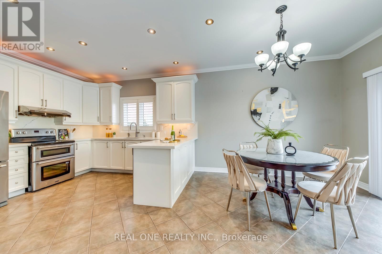 2511 Felhaber Crescent, Oakville, Ontario  L6H 7R8 - Photo 15 - W12898550