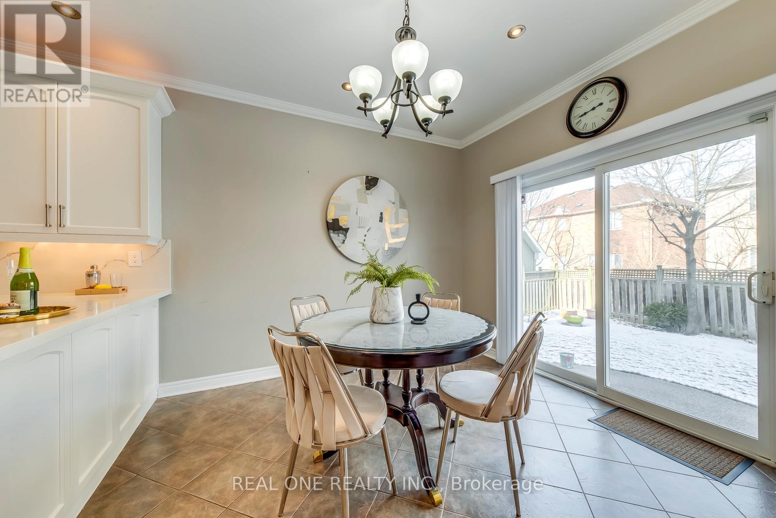 2511 Felhaber Crescent, Oakville, Ontario  L6H 7R8 - Photo 17 - W12898550