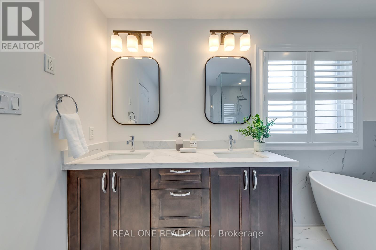 2511 Felhaber Crescent, Oakville, Ontario  L6H 7R8 - Photo 29 - W12898550