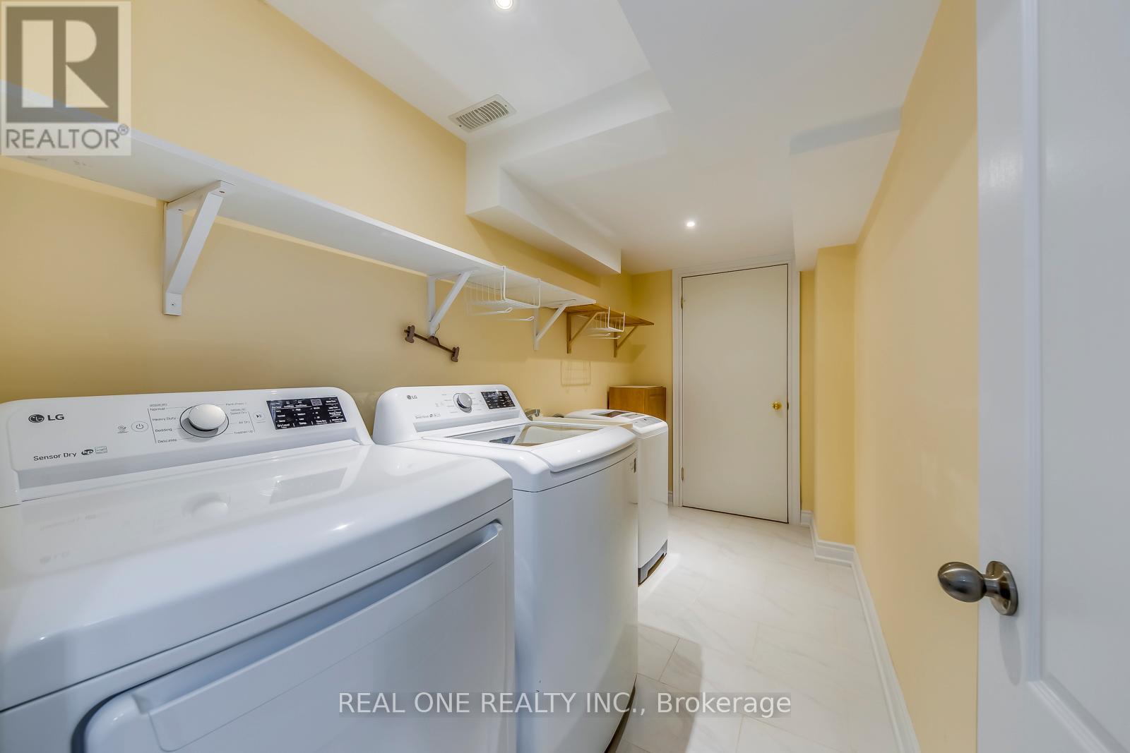 2511 Felhaber Crescent, Oakville, Ontario  L6H 7R8 - Photo 45 - W12898550