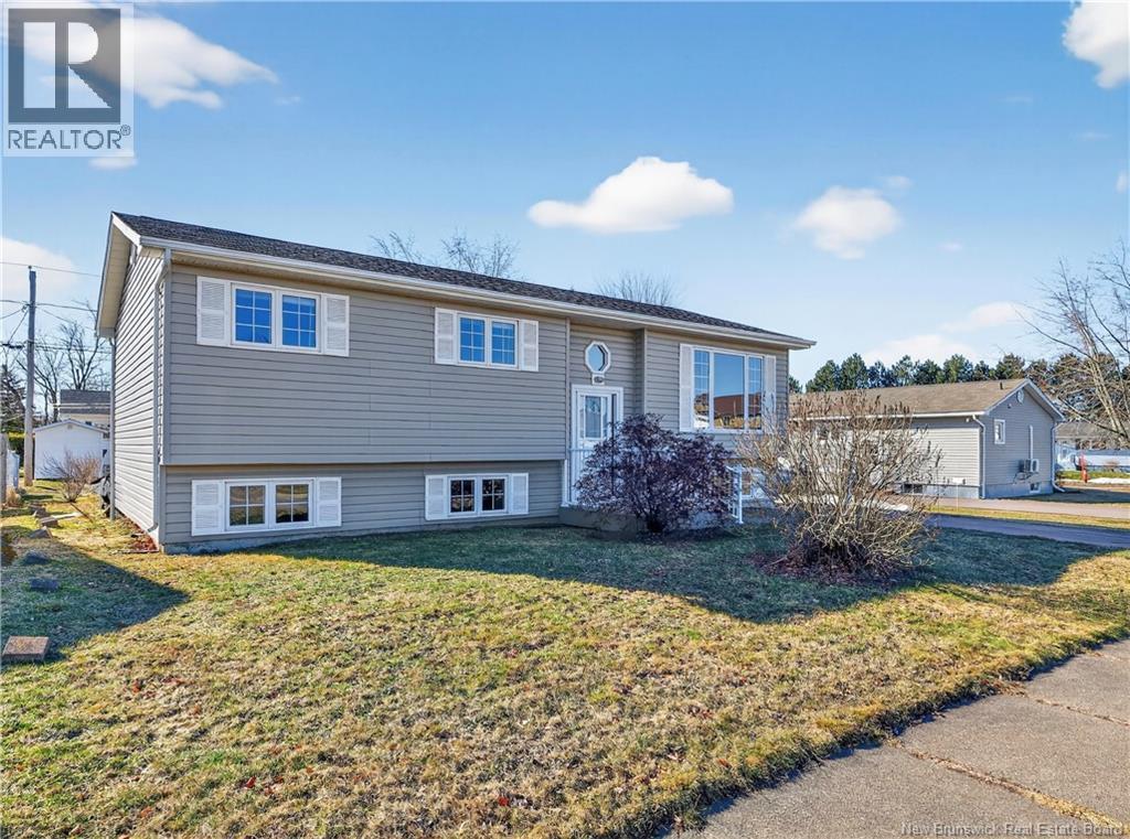 16 Dawn Crescent, Moncton, New Brunswick  E1G 1K3 - Photo 1 - NB134425
