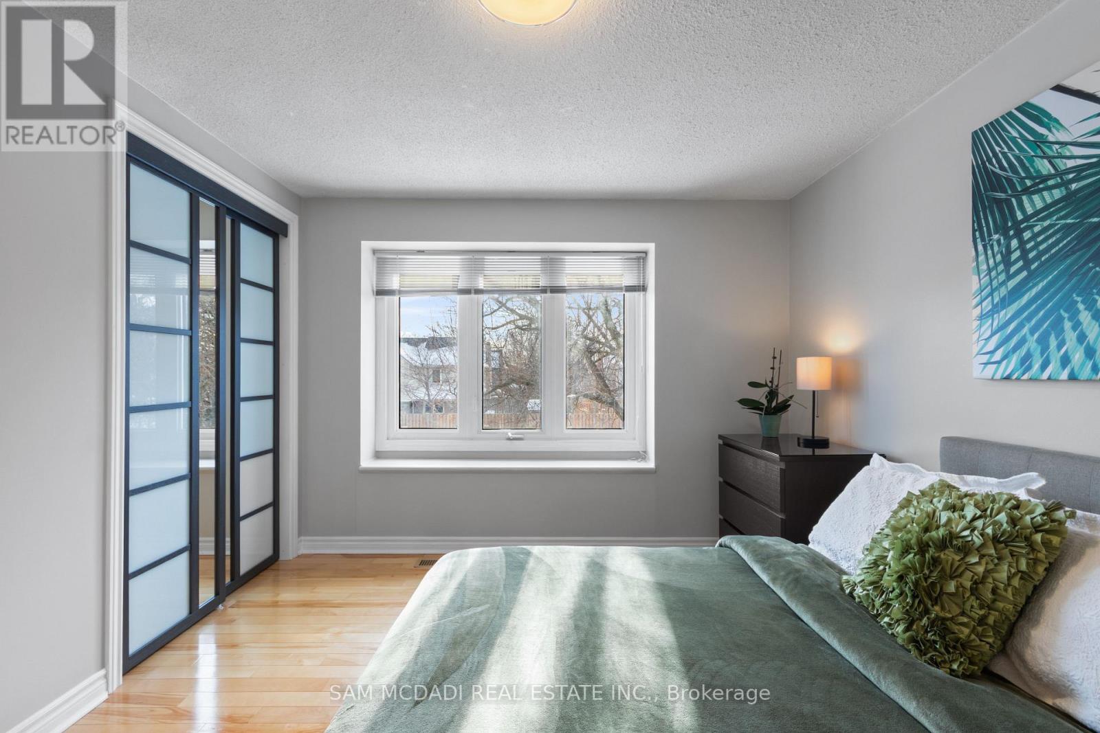 2332 Folkway Drive, Mississauga (Erin Mills), Ontario  L5L 3B6 - Photo 16 - W12801000