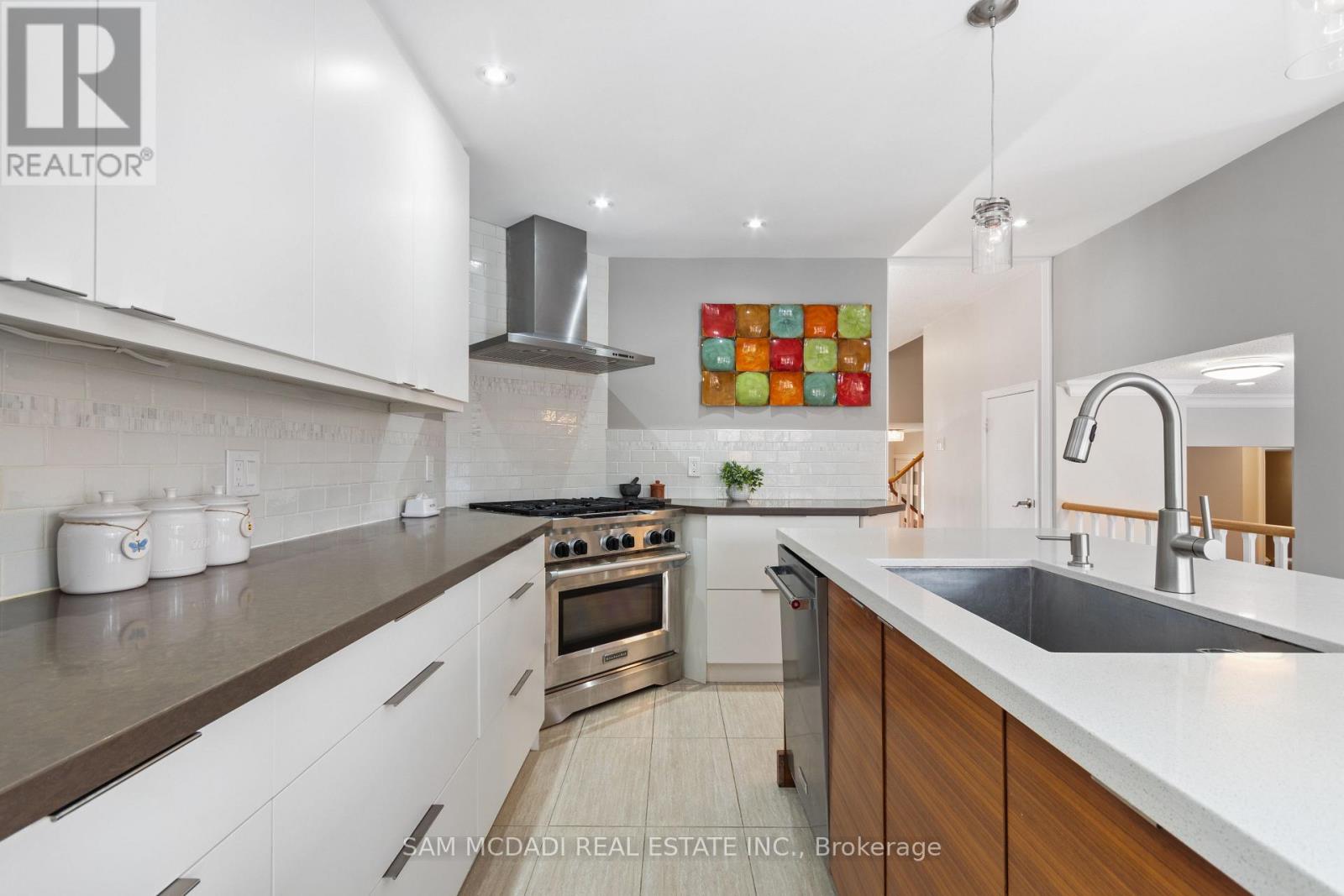 2332 Folkway Drive, Mississauga (Erin Mills), Ontario  L5L 3B6 - Photo 9 - W12801000