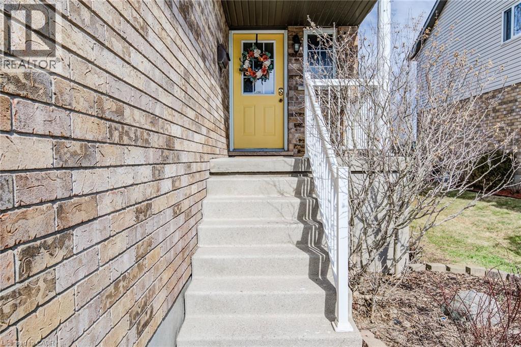 17 Red Clover Crescent, Kitchener, Ontario  N2E 4G6 - Photo 4 - 40811233