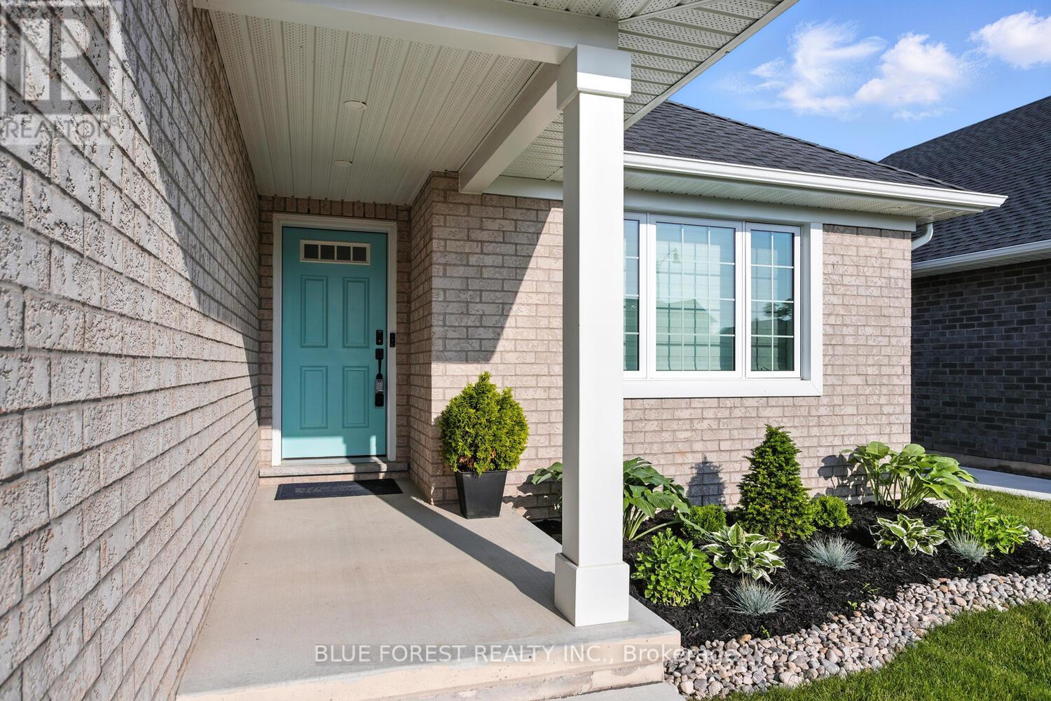 28 Weir Crescent, St. Thomas, Ontario  N5R 0L7 - Photo 2 - X12898588