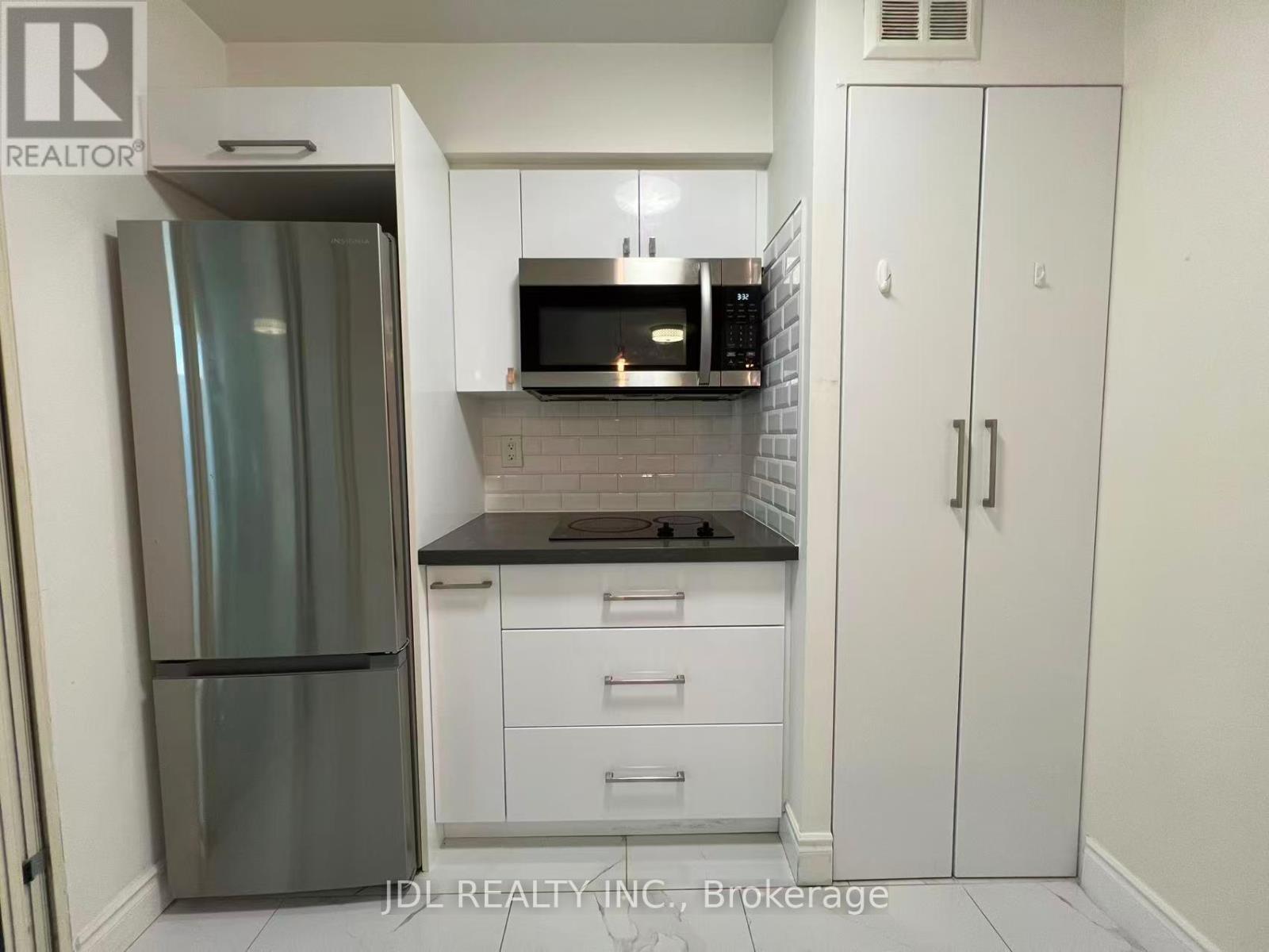 713 - 1055 Bay Street, Toronto (Bay Street Corridor), Ontario  M5S 3A3 - Photo 4 - C12862138