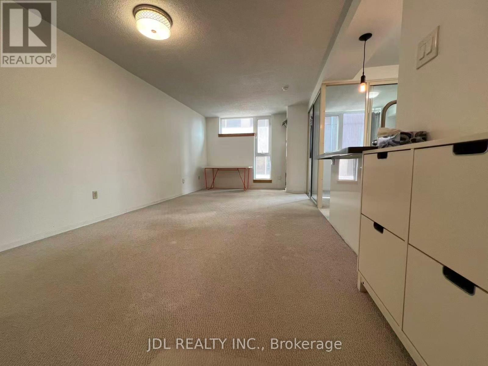 713 - 1055 Bay Street, Toronto (Bay Street Corridor), Ontario  M5S 3A3 - Photo 2 - C12862138