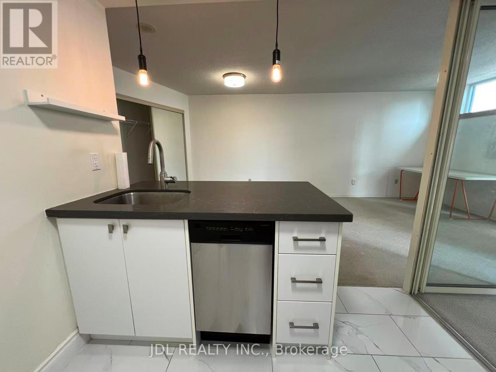 713 - 1055 Bay Street, Toronto (Bay Street Corridor), Ontario  M5S 3A3 - Photo 6 - C12862138