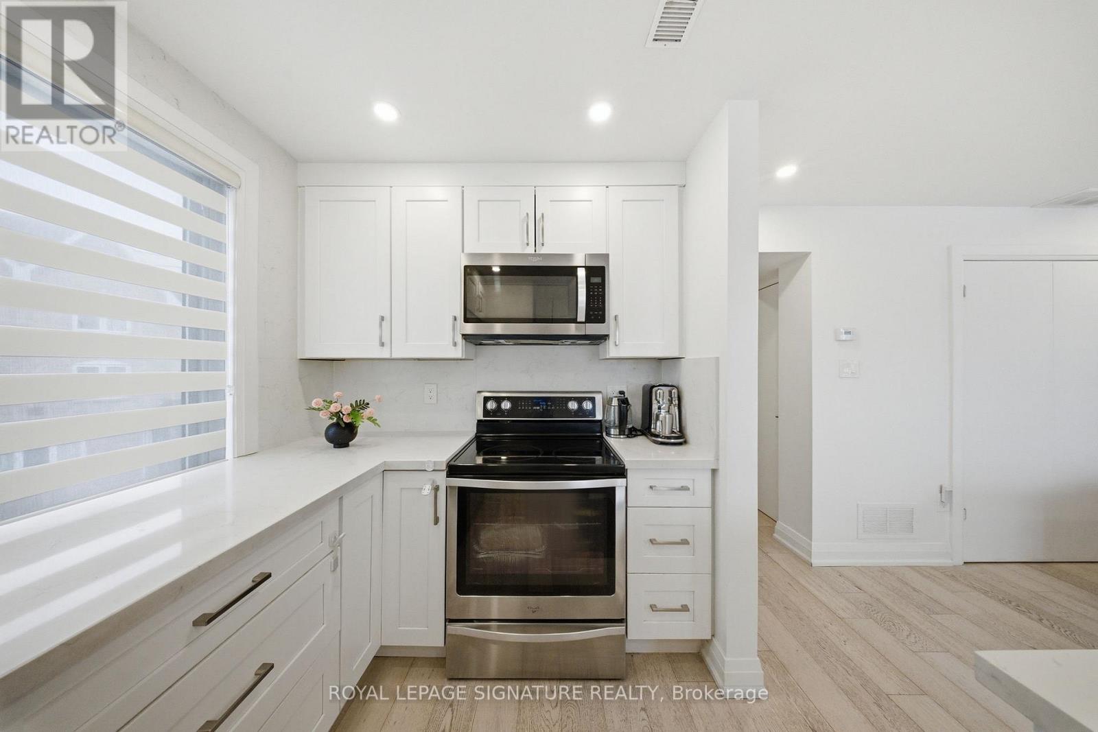 1029 - 75 Weldrick Road E, Richmond Hill (Observatory), Ontario  L4C 0H9 - Photo 8 - N12895488