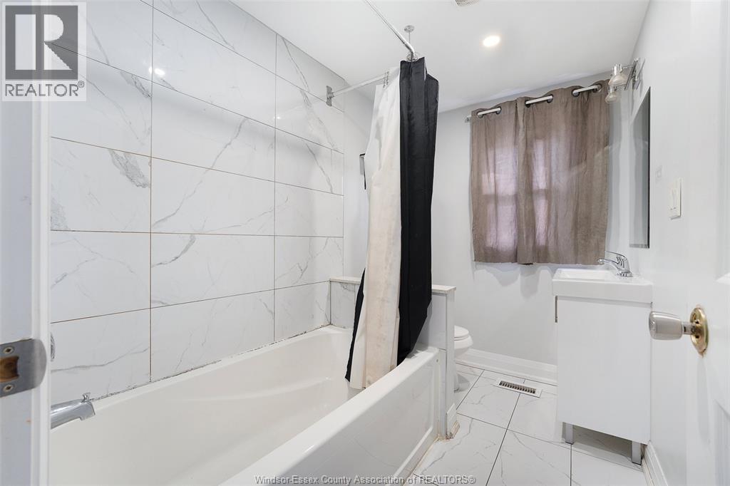 1657 Martindale, Windsor, Ontario  N9B 1G7 - Photo 13 - 26005723