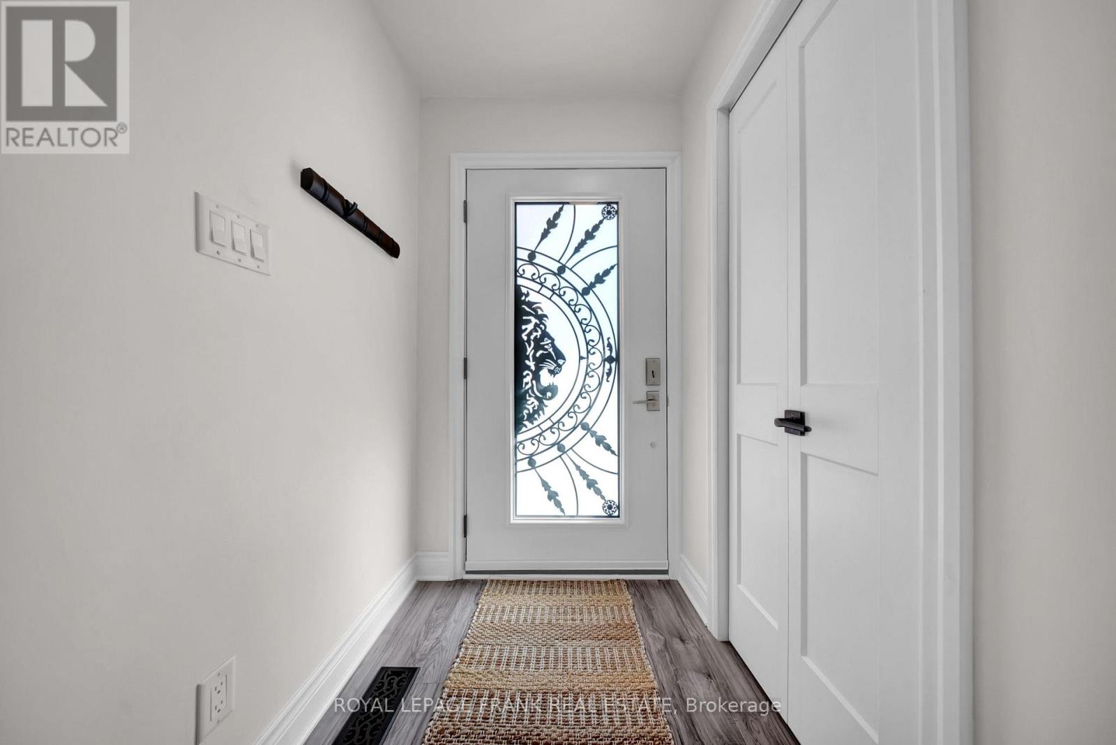 303 Sheffield Court, Oshawa, Ontario  L1J 8J3 - Photo 2 - E12898712