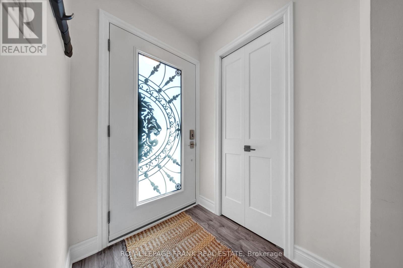 303 Sheffield Court, Oshawa, Ontario  L1J 8J3 - Photo 3 - E12898712