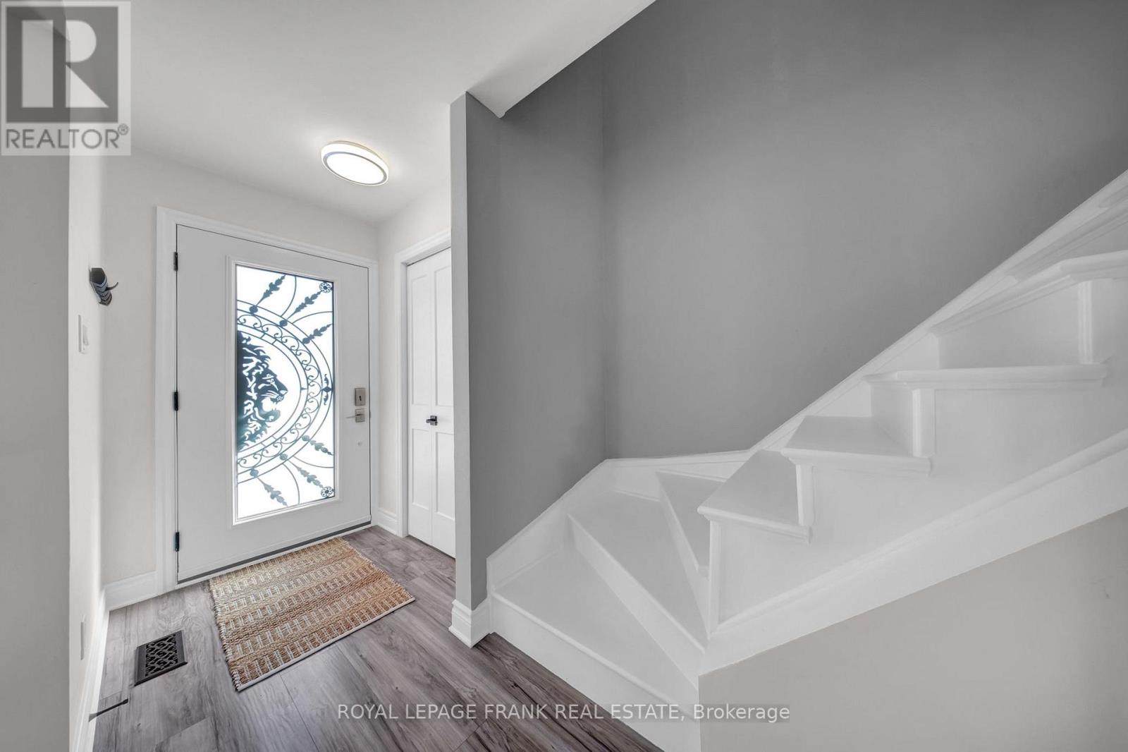 303 Sheffield Court, Oshawa, Ontario  L1J 8J3 - Photo 4 - E12898712