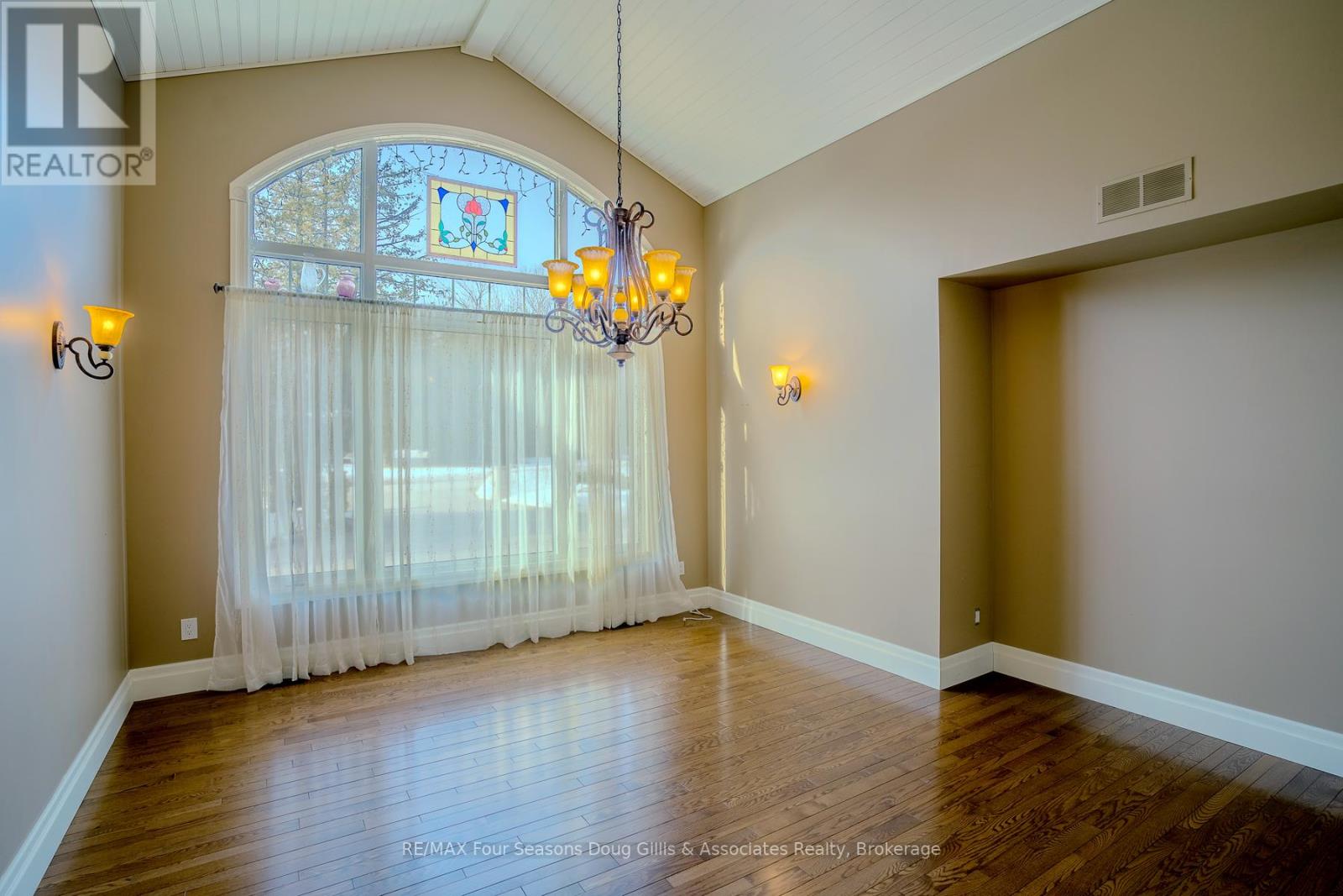 135 Algonquin Drive, Meaford, Ontario  N4L 0A7 - Photo 10 - X12898612