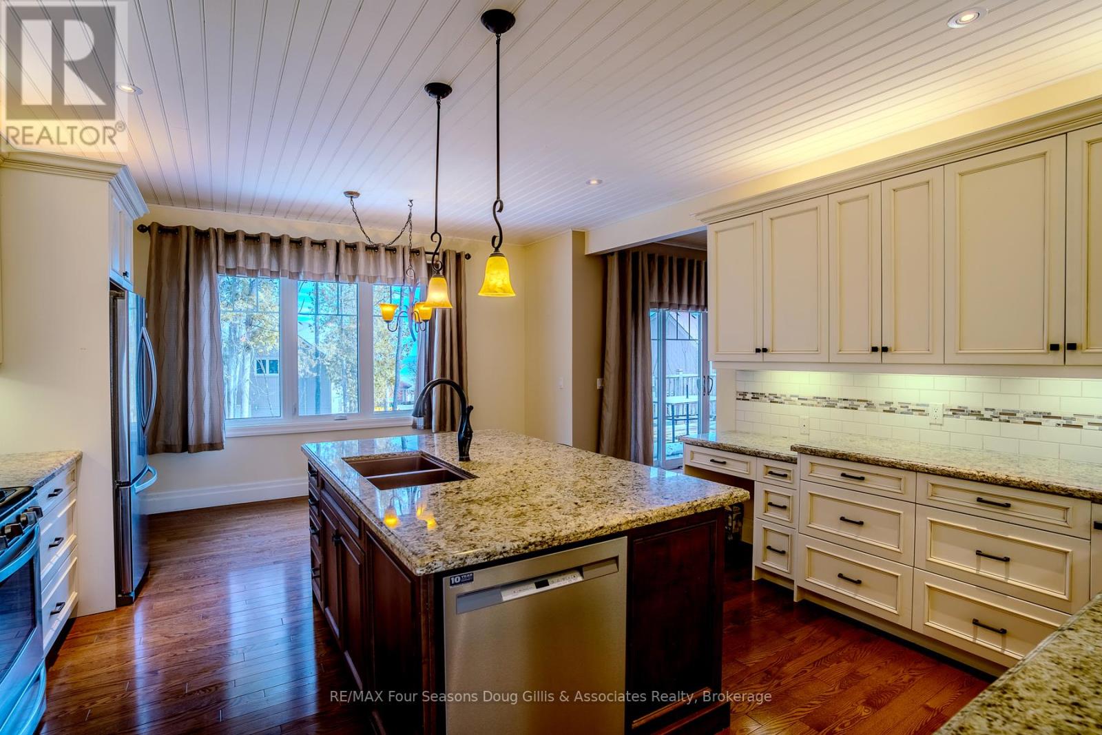 135 Algonquin Drive, Meaford, Ontario  N4L 0A7 - Photo 5 - X12898612