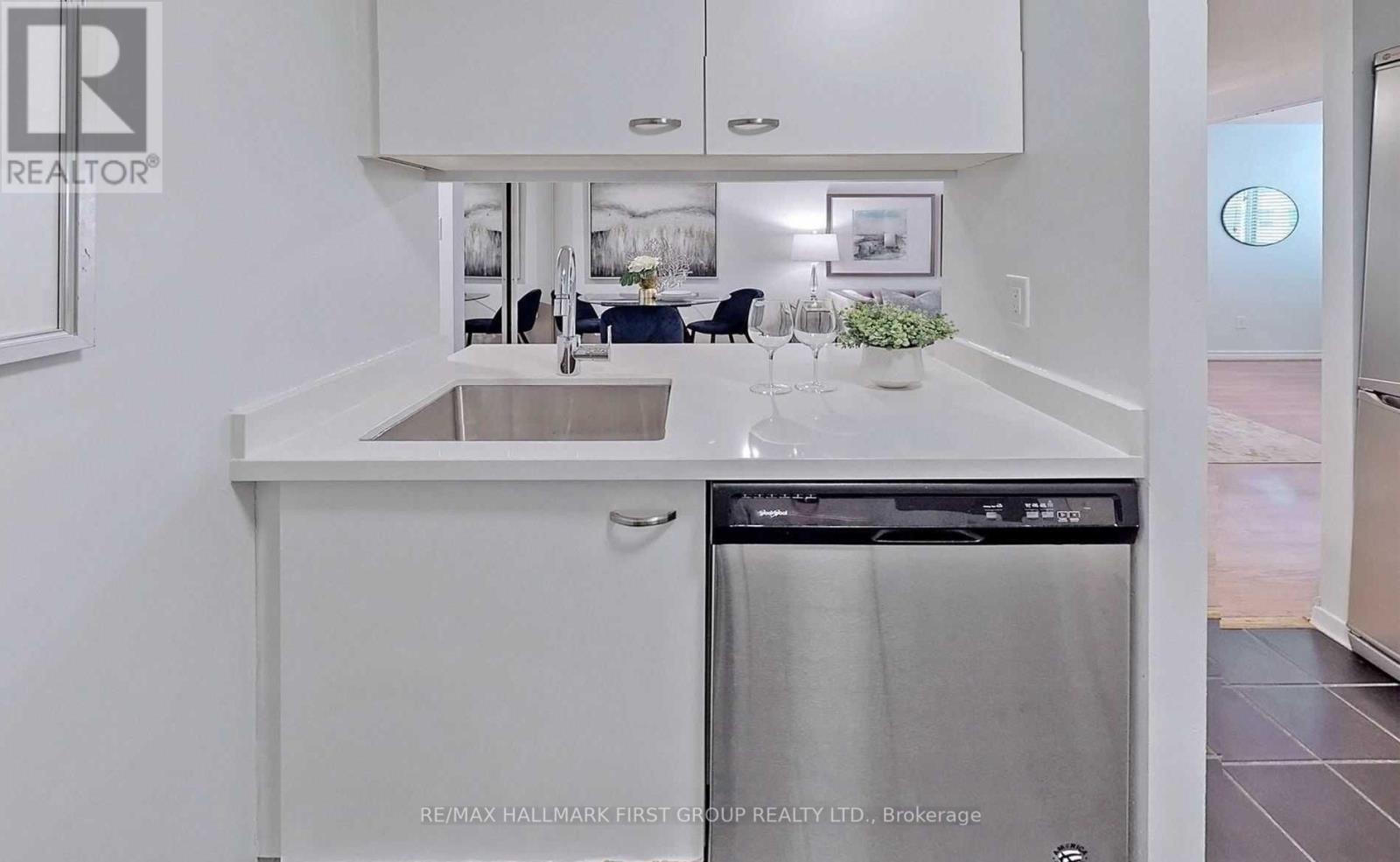 1714 - 1055 Bay Street, Toronto, Ontario  M5S 3A3 - Photo 12 - C12898608