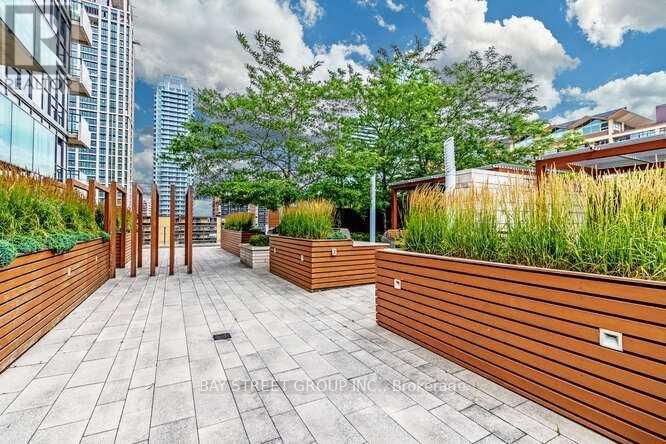1706 - 25 Broadway Avenue, Toronto, Ontario  M4P 1T7 - Photo 8 - C12898688