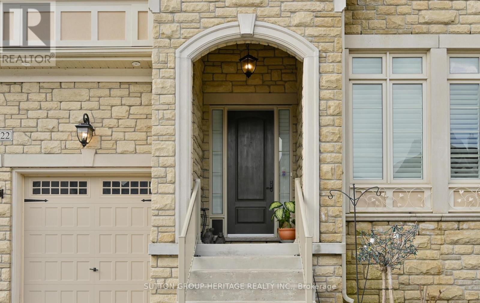 522 Cliffview Road, Pickering, Ontario  L1W 2N8 - Photo 2 - E12898632